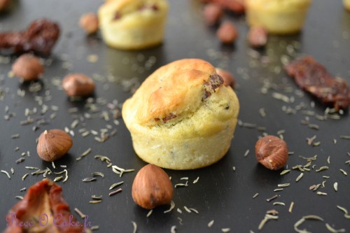 Minis muffins aux tomates séchées et aux noisettes 