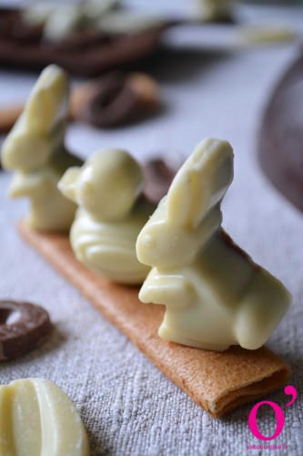 Chocolats blancs de Pâques fourrés praliné feuillantine